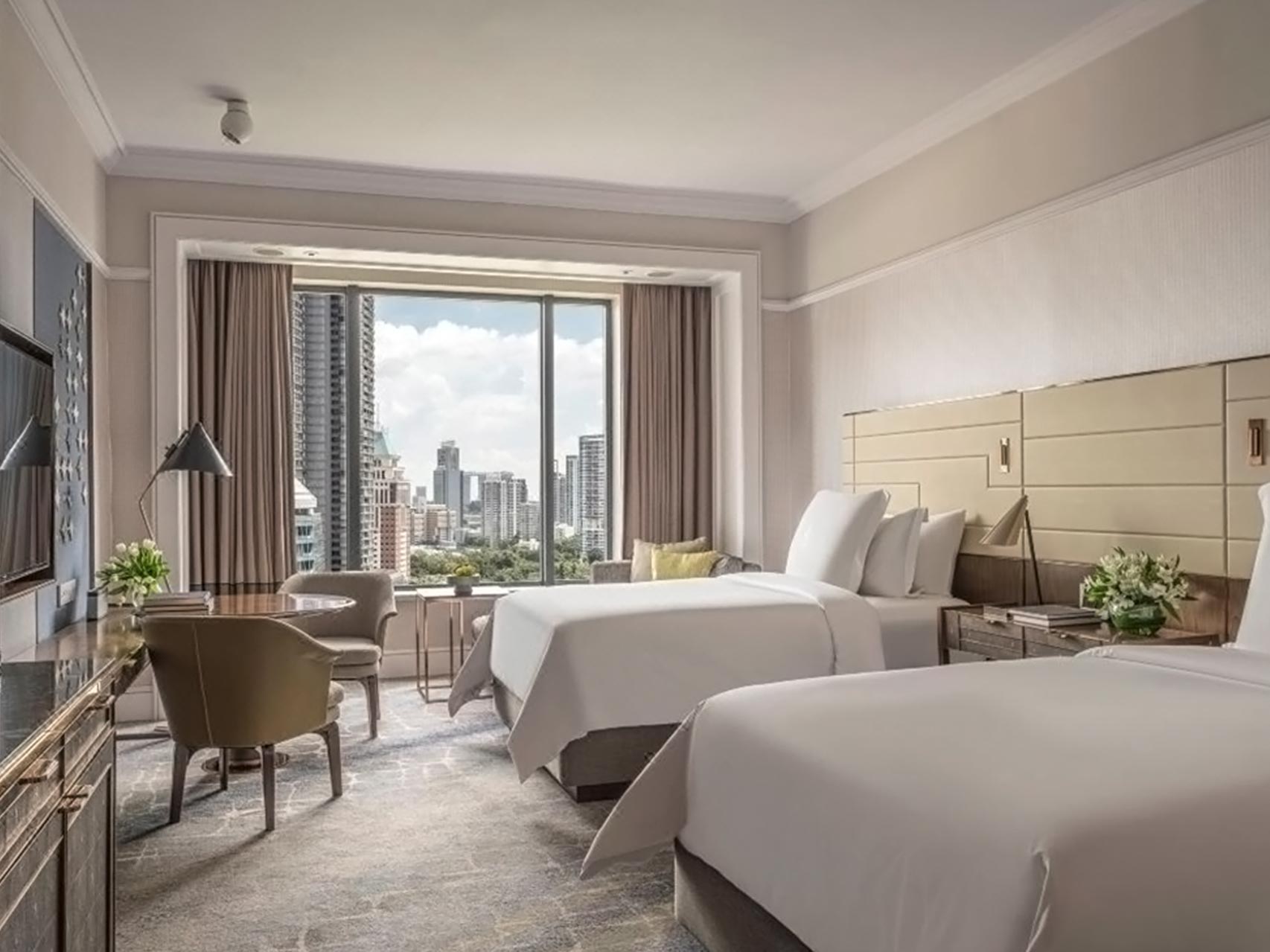 Four Seasons Hotel Bedroom Furniture Suite